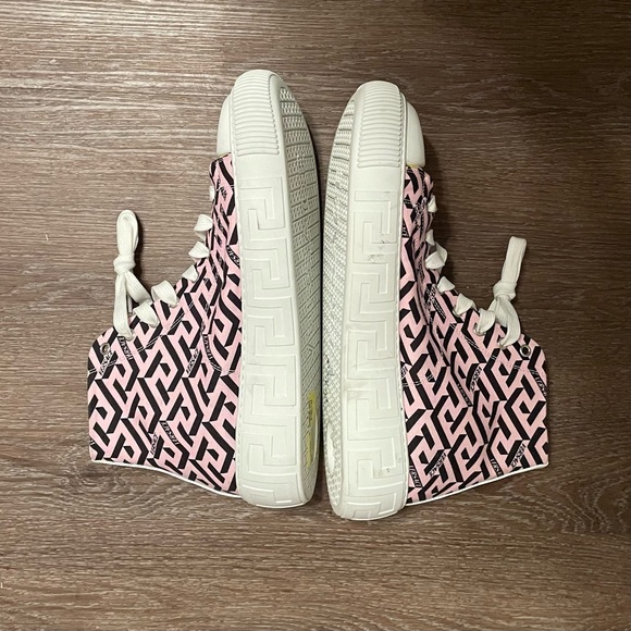 Versace La Greca Men's
Split Leather High-Top
Sneakers Size 44 EU / 11
US Multi - Picture 4 of 14